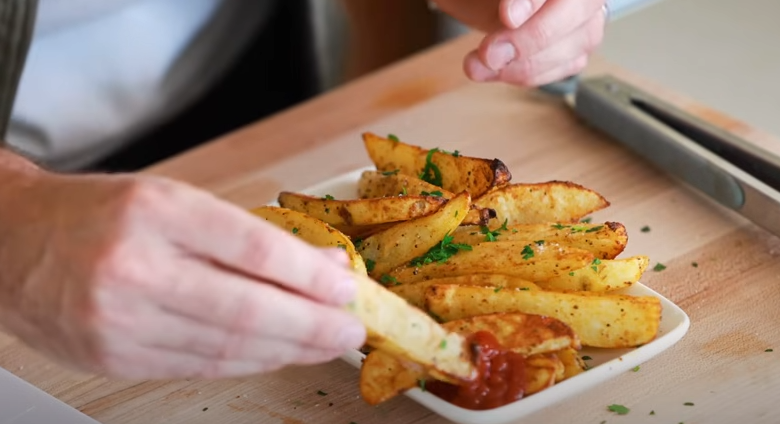 Quick and Crispy Air Fryer Potato Wedges